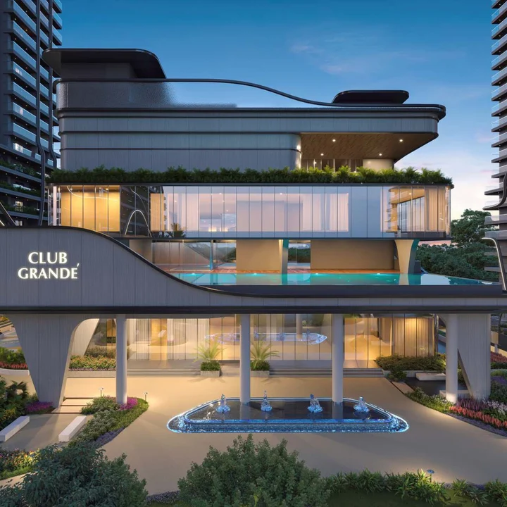 Fortune Suraj Bhan Grande Club Grande clubhouse exterior with fountain basin and terrace pool Fortune Suraj Bhan Grande Club Grande clubhouse exterior with fountain basin and terrace pool